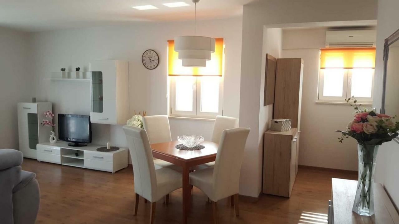Cozy Apartment With Sea View Kaštela 외부 사진
