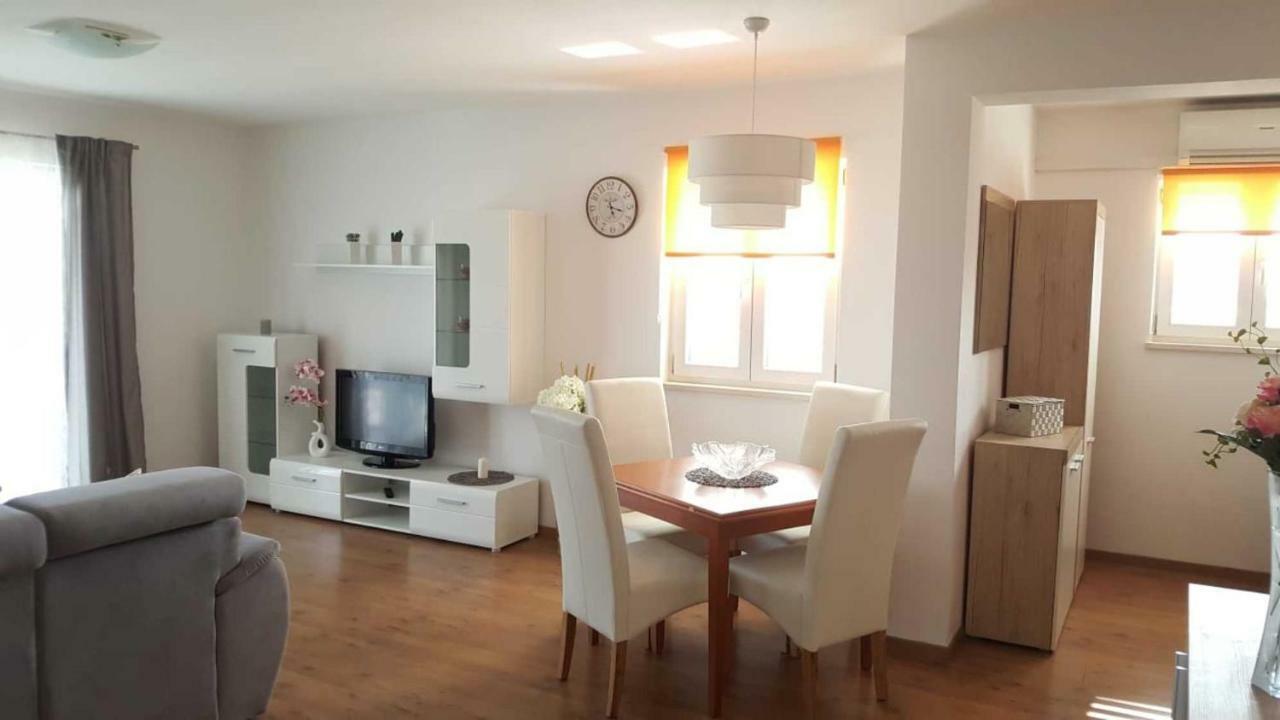 Cozy Apartment With Sea View Kaštela 외부 사진